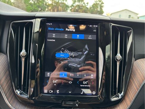 Used 2023 Volvo XC60 B5 Plus w/ Protection Package Premier image 32