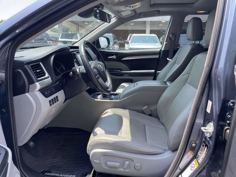 Used 2018 Toyota Highlander XLE FWD image 27