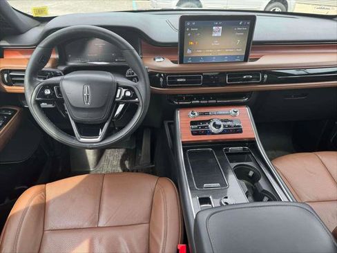 Used 2023 Lincoln Aviator Reserve w/ Elements Package Plus AWD/4WD image 16