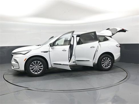 Used 2024 Buick Enclave Premium image 52