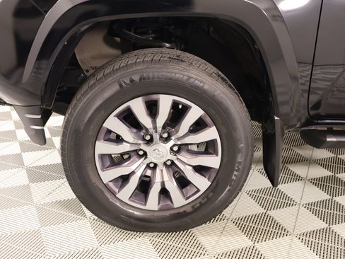 Used 2021 Toyota Tacoma Limited AWD/4WD image 18