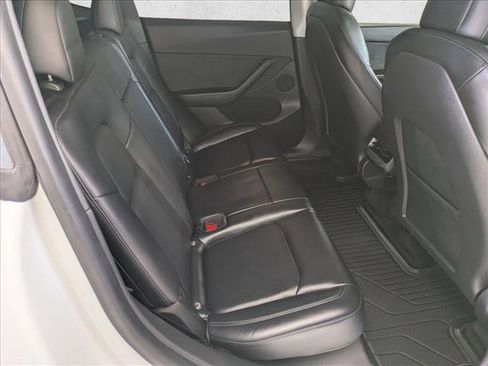 Used 2022 Tesla Model Y Performance image 18