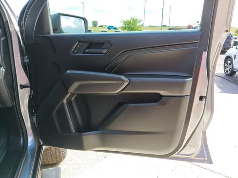 Used 2025 Chevrolet Colorado Trail Boss AWD/4WD image 18