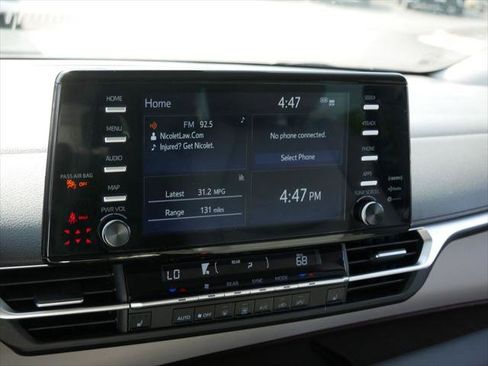 Certified 2024 Toyota Sienna XLE FWD image 21
