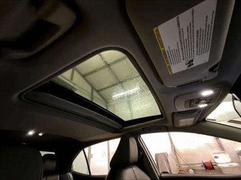 Used 2020 Toyota Camry XLE w/ Sunroof Package image 22