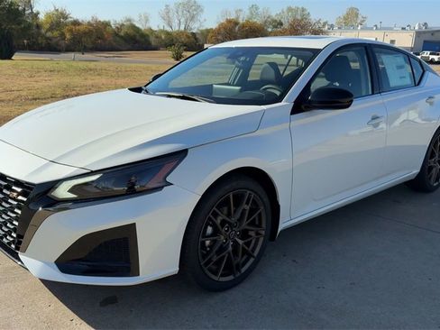 New 2025 Nissan Altima 2.5 SR w/ SR Premium Package image 4