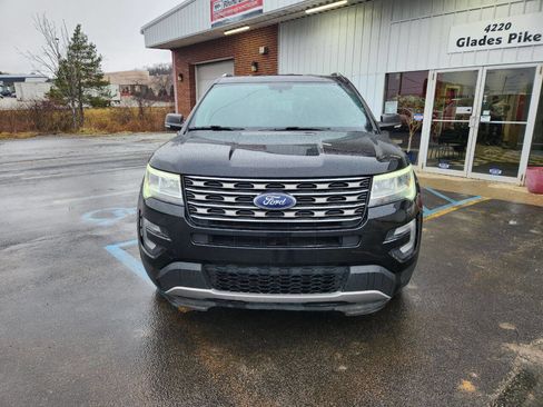 Used 2019 Ford Explorer XLT w/ Equipment Group 201A image 2
