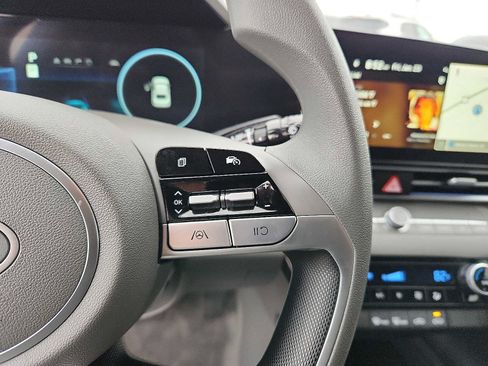 Used 2024 Hyundai Elantra SEL image 21