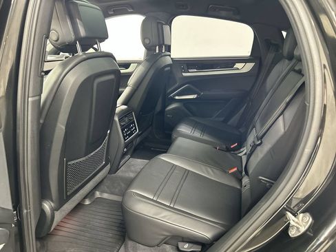 Certified 2025 Porsche Cayenne Coupe AWD/4WD image 20