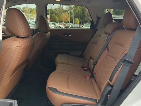 New 2025 Nissan Pathfinder Platinum w/ Black Appearance Package image 13