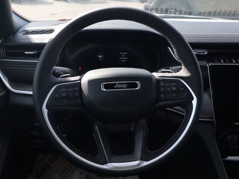 New 2025 Jeep Grand Cherokee Limited w/ Black Appearance Package image 4