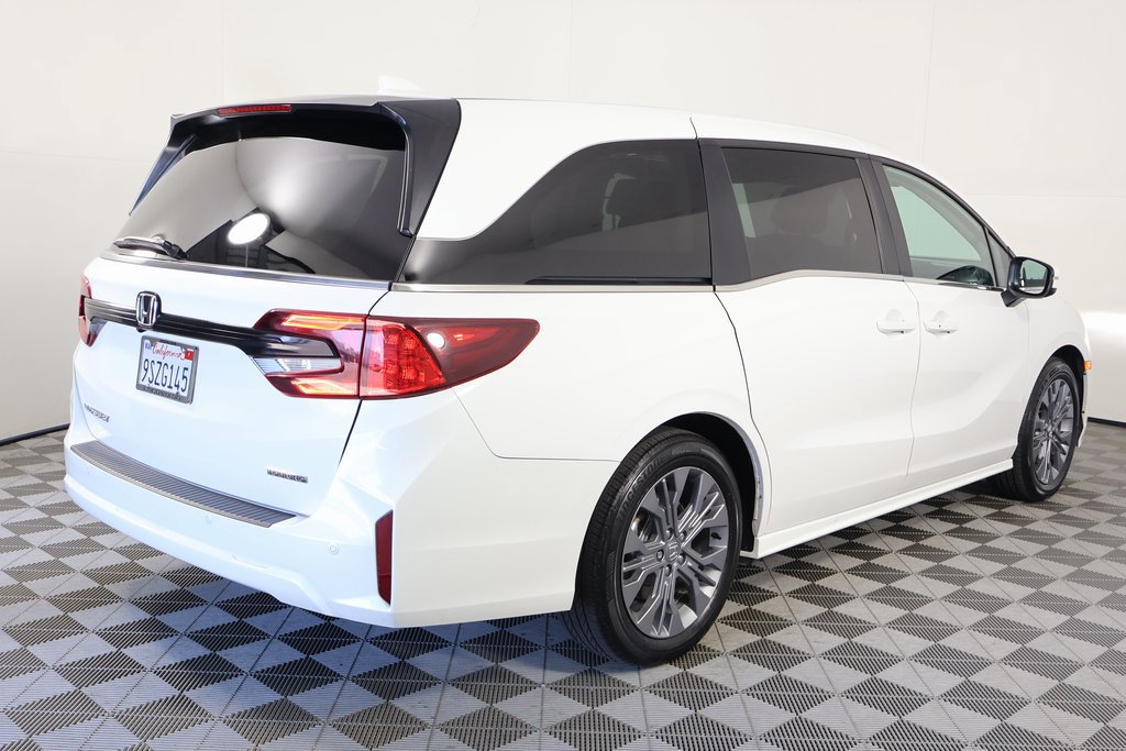 Used 2025 Honda Odyssey Touring image 4