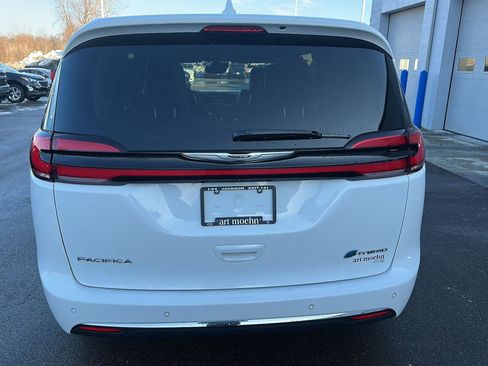 Used 2022 Chrysler Pacifica Touring-L image 7