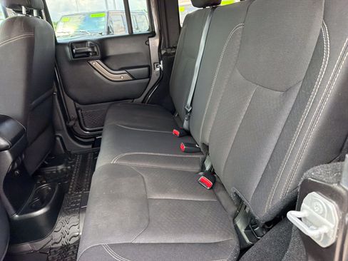 Used 2018 Jeep Wrangler Unlimited Sport AWD/4WD image 15