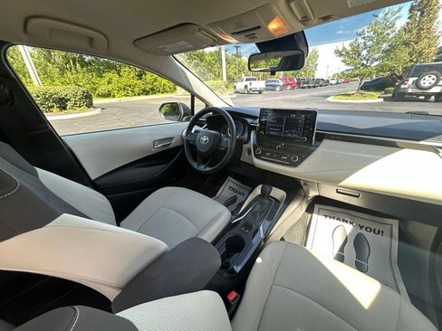 Used 2021 Toyota Corolla LE w/ LE Convenience Package FWD image 31