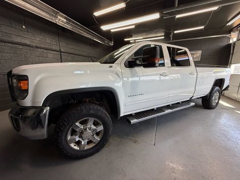 Used 2018 GMC Sierra 2500 SLE w/ HD SLE Preferred Plus Package AWD/4WD image 1