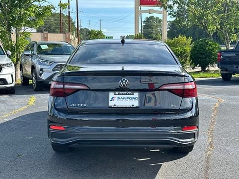 Used 2022 Volkswagen Jetta SE FWD image 4