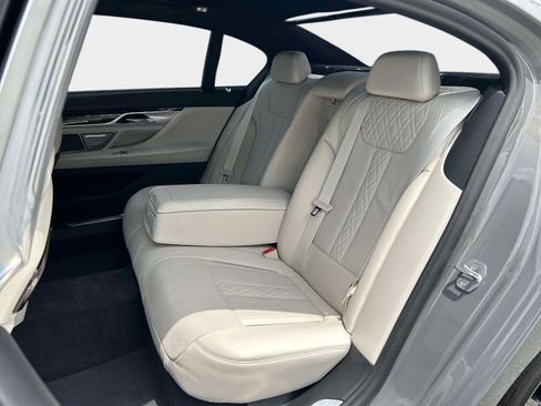 Used 2021 BMW 740i w/ M Sport Package RWD image 17
