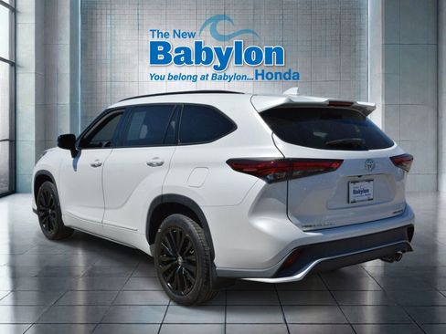 Used 2023 Toyota Highlander XSE AWD/4WD image 3