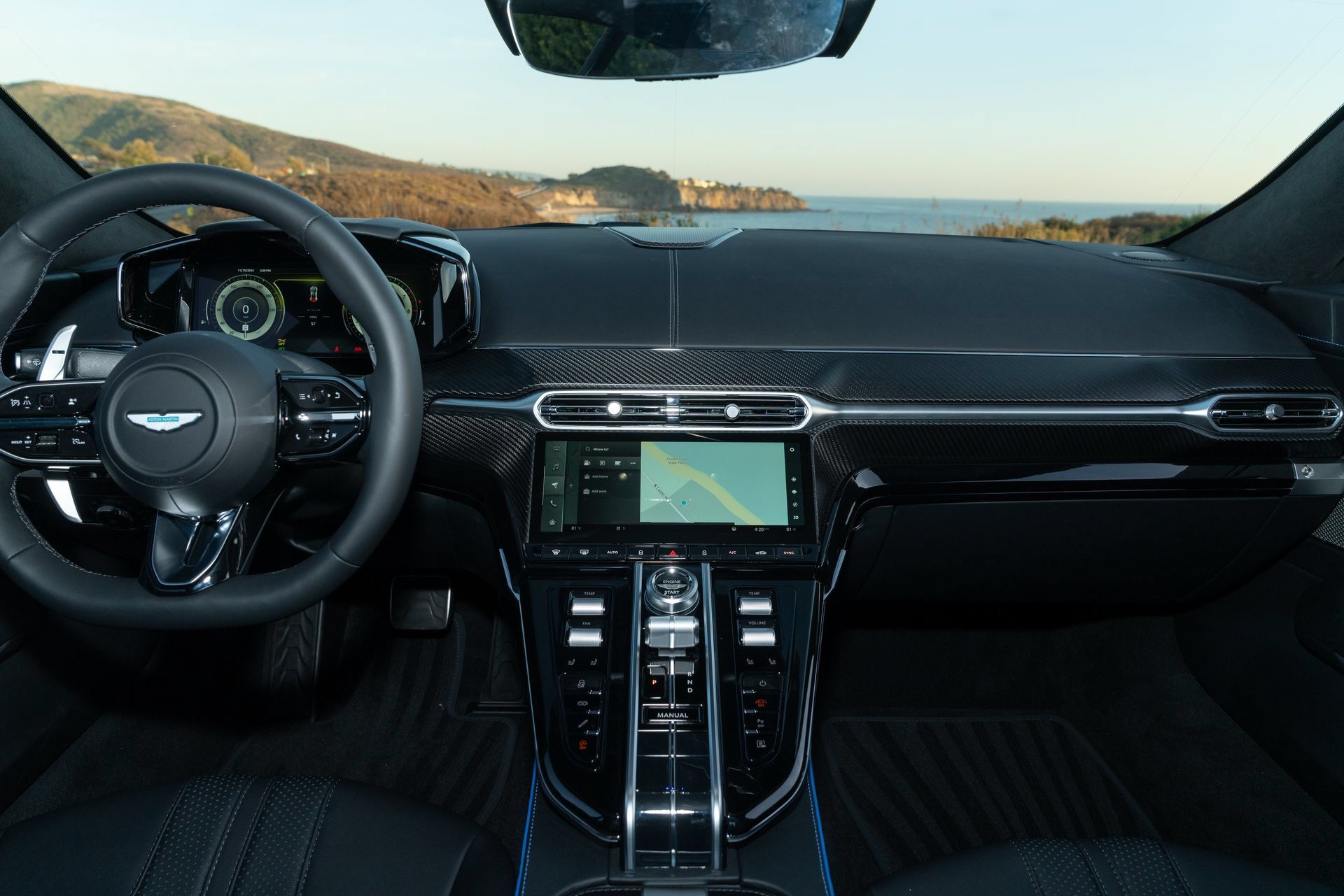 Used 2025 Aston Martin V8 Vantage Coupe RWD image 19