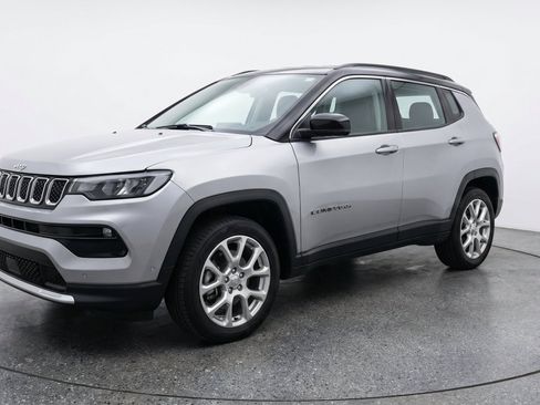 Used 2025 Jeep Compass Limited AWD/4WD image 3