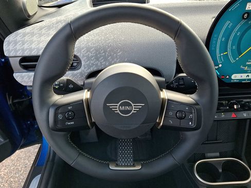 Used 2025 MINI Cooper 2-Door Hardtop image 20