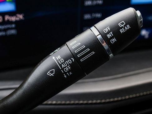 Used 2024 Cadillac XT4 Premium Luxury image 28