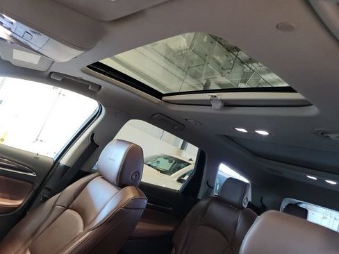 Used 2018 Buick Enclave Avenir w/ Avenir Technology Package AWD/4WD image 12