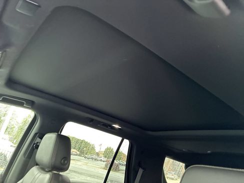 Used 2022 Chevrolet Tahoe RST w/ Luxury Package AWD/4WD image 18