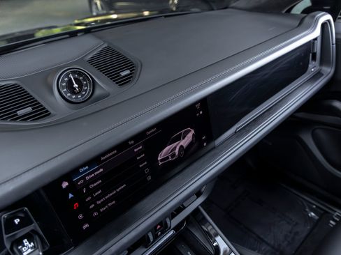 Certified 2025 Porsche Cayenne GTS AWD/4WD image 37