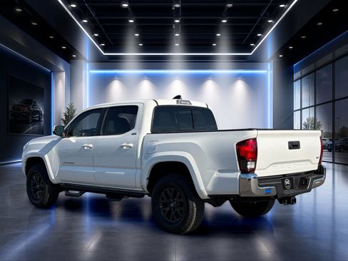 Used 2021 Toyota Tacoma SR5 RWD image 8