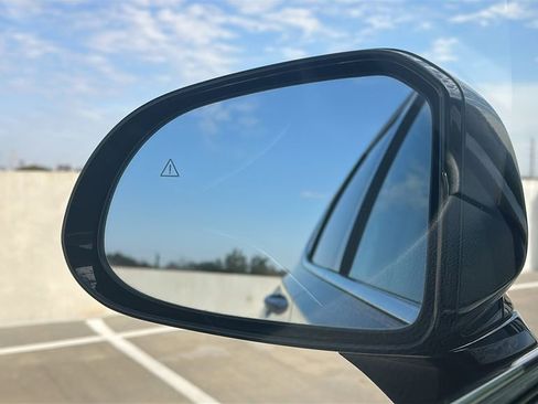 Certified 2023 Hyundai Santa Fe SEL image 18