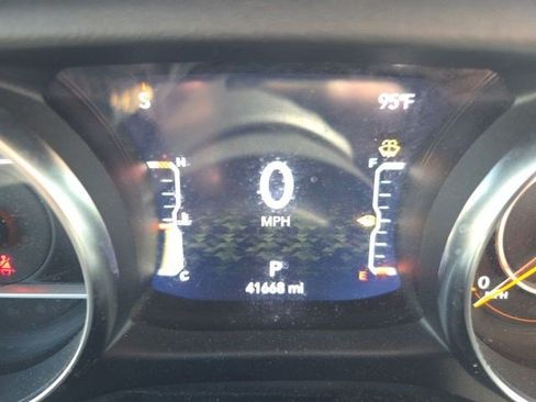Used 2023 Jeep Gladiator Overland AWD/4WD image 19