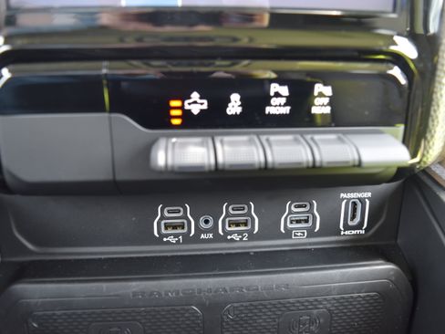 Used 2025 RAM 1500 Limited w/ Off Road Group AWD/4WD image 29