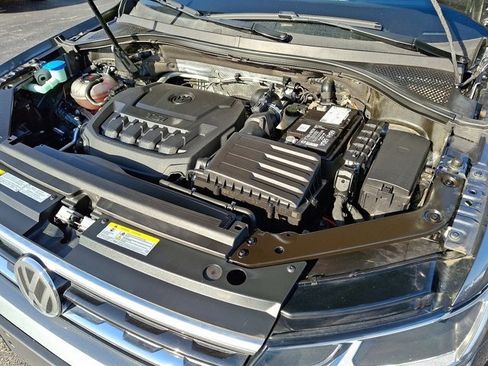 Certified 2021 Volkswagen Tiguan SE R-Line image 32