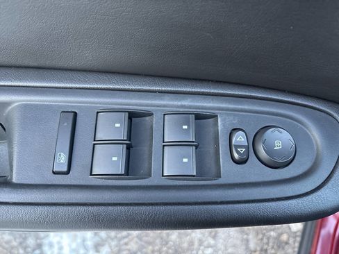 Used 2016 Chevrolet Traverse LT w/ Style and Technology Package image 18