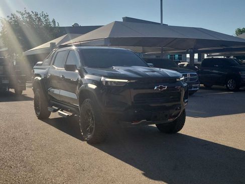 Used 2025 Chevrolet Colorado ZR2 w/ Midnight Edition AWD/4WD image 2