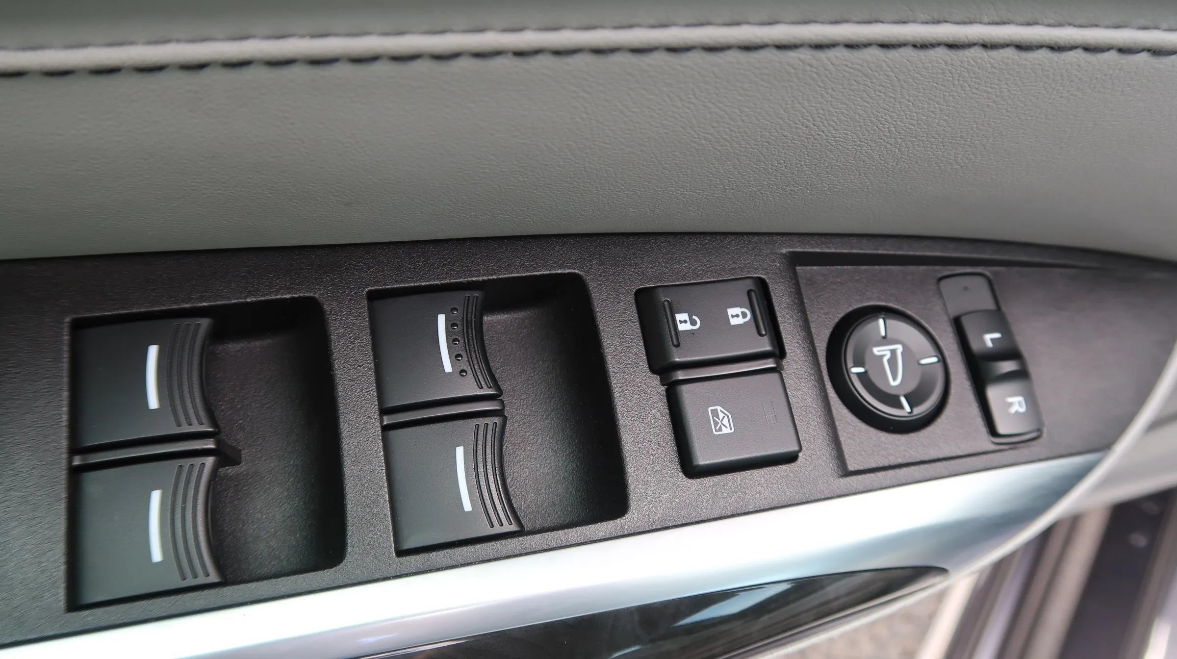 Used 2018 Acura TLX w/ Technology Package FWD image 28