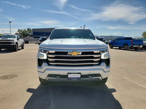 Used 2023 Chevrolet Silverado 1500 High Country w/ Technology Package AWD/4WD image 3