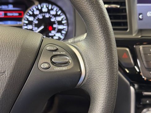 Used 2020 Nissan Pathfinder S image 32