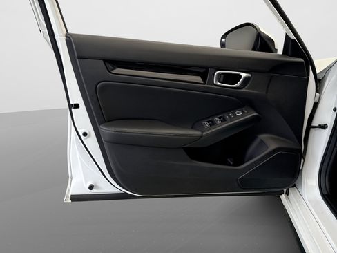 Used 2024 Honda Civic EX-L image 9
