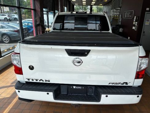 Used 2017 Nissan Titan PRO-4X w/ Pro-4x Convenience Package AWD/4WD image 8