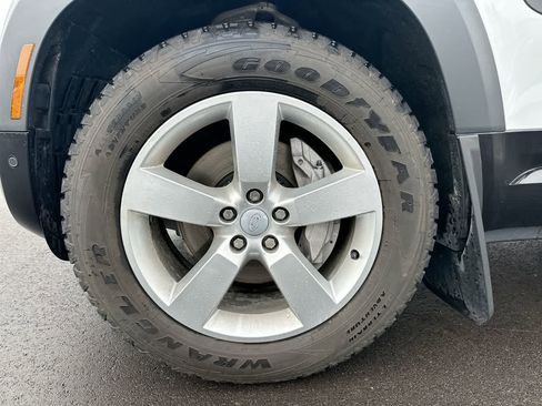 Used 2025 Land Rover Defender 90 S image 18