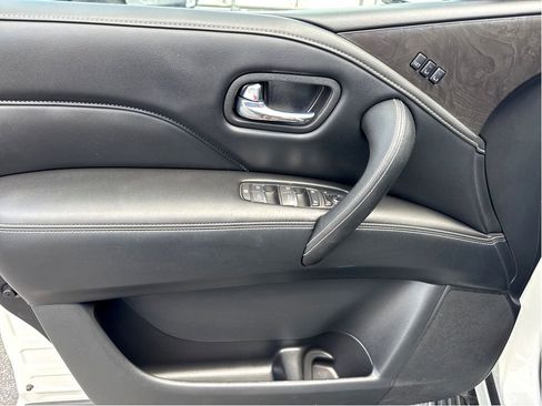 Used 2024 INFINITI QX80 Luxe image 10