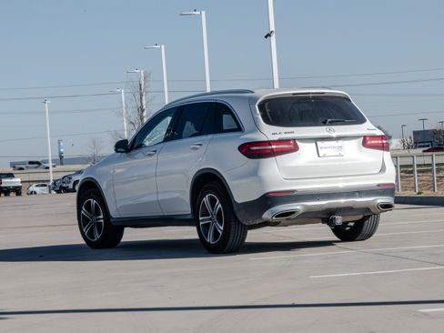 Used 2019 Mercedes-Benz GLC 300 4MATIC image 3