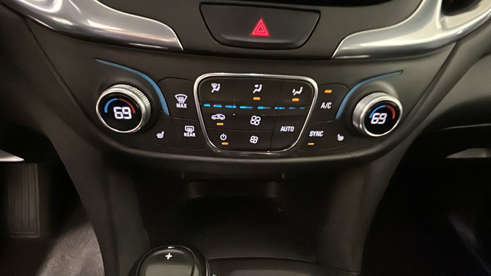 Used 2019 Chevrolet Equinox LT FWD image 27
