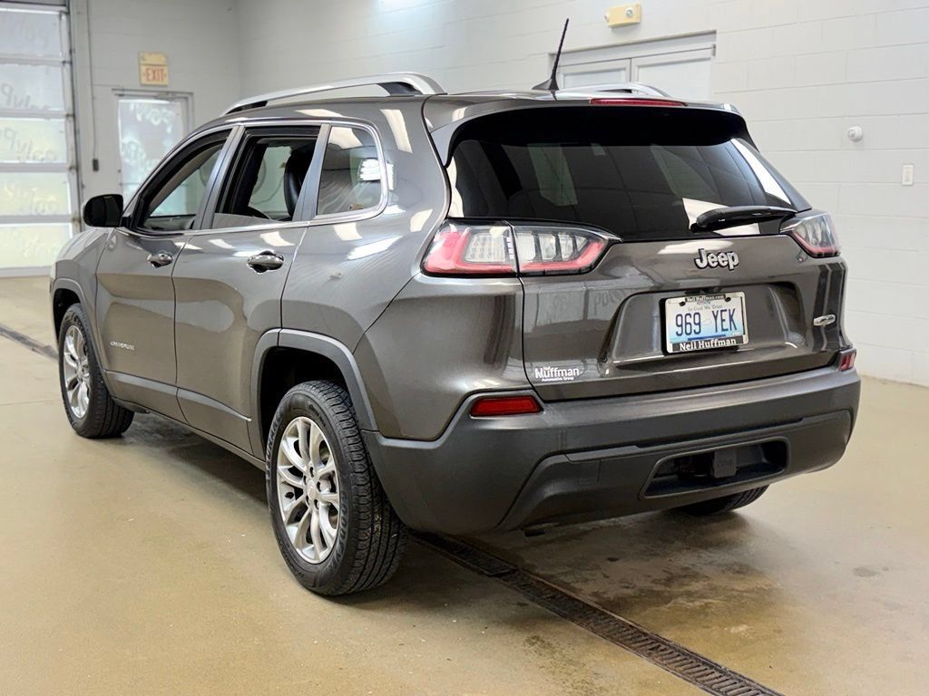 Used 2019 Jeep Cherokee Latitude Plus w/ Comfort/Convenience Group FWD image 8