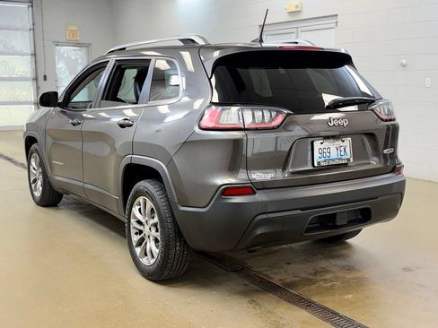 Used 2019 Jeep Cherokee Latitude Plus w/ Comfort/Convenience Group FWD image 8