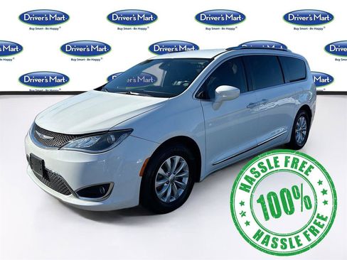 Used 2019 Chrysler Pacifica Touring-L image 3