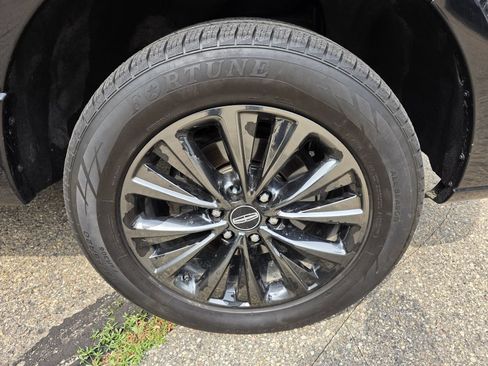 Used 2017 Lincoln Navigator L Select AWD/4WD image 46